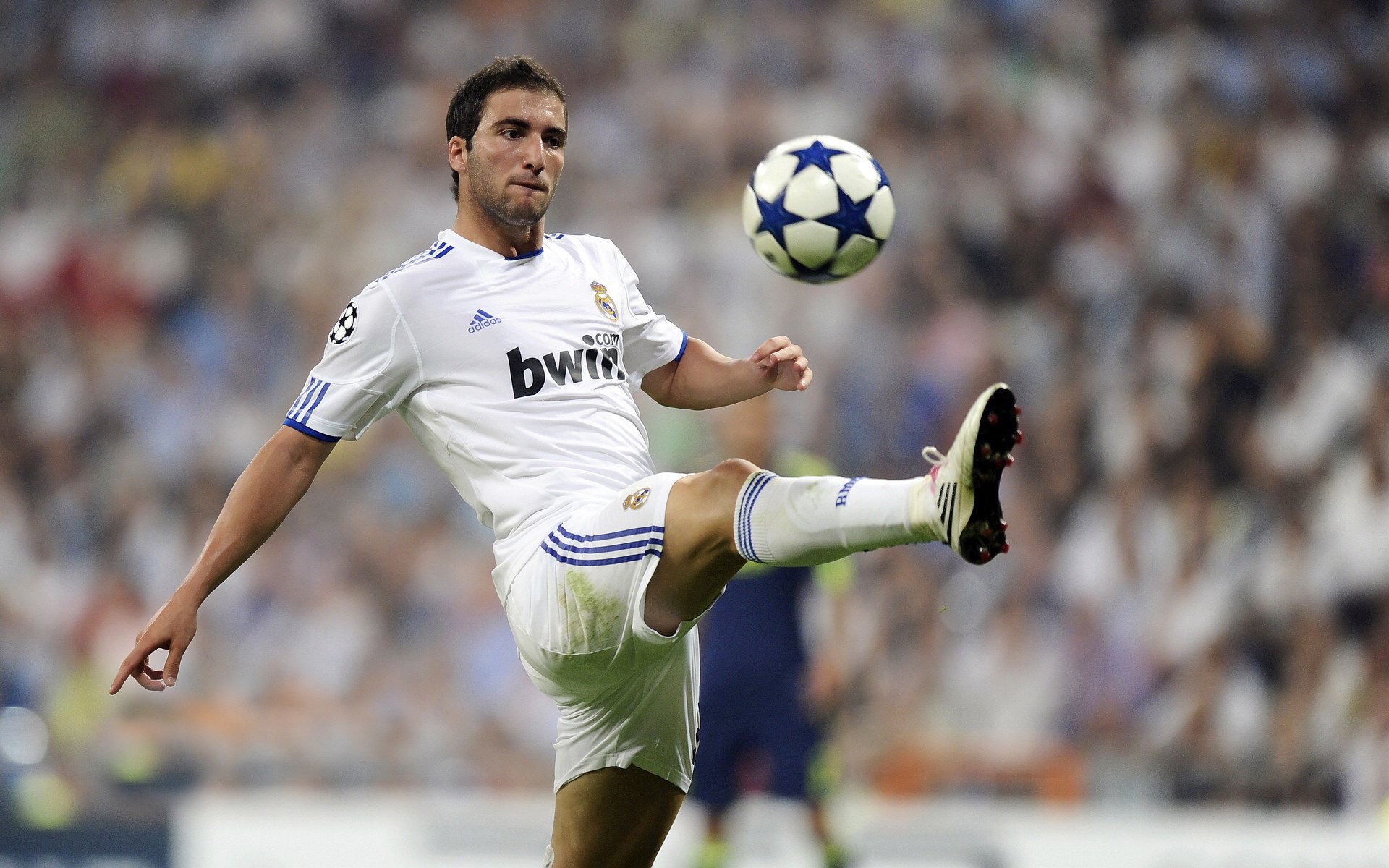 篮网击溃猛龙,戈贝尔连续得分拉开差距,防守基石变身进攻奇兵