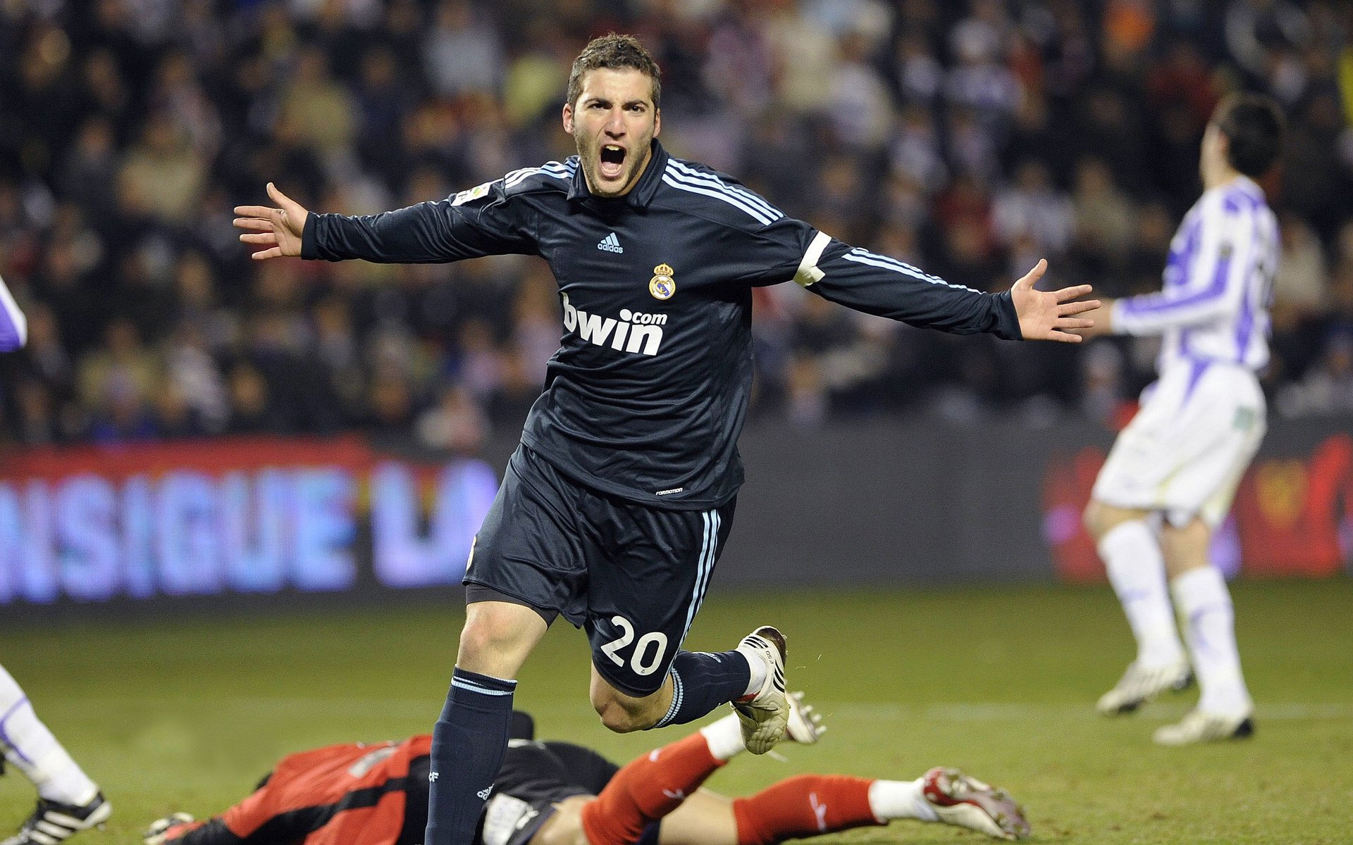 横跨大陆的足球外交,劳塔罗关键进球助土耳其俱乐部赢得尼日利亚新星争夺战